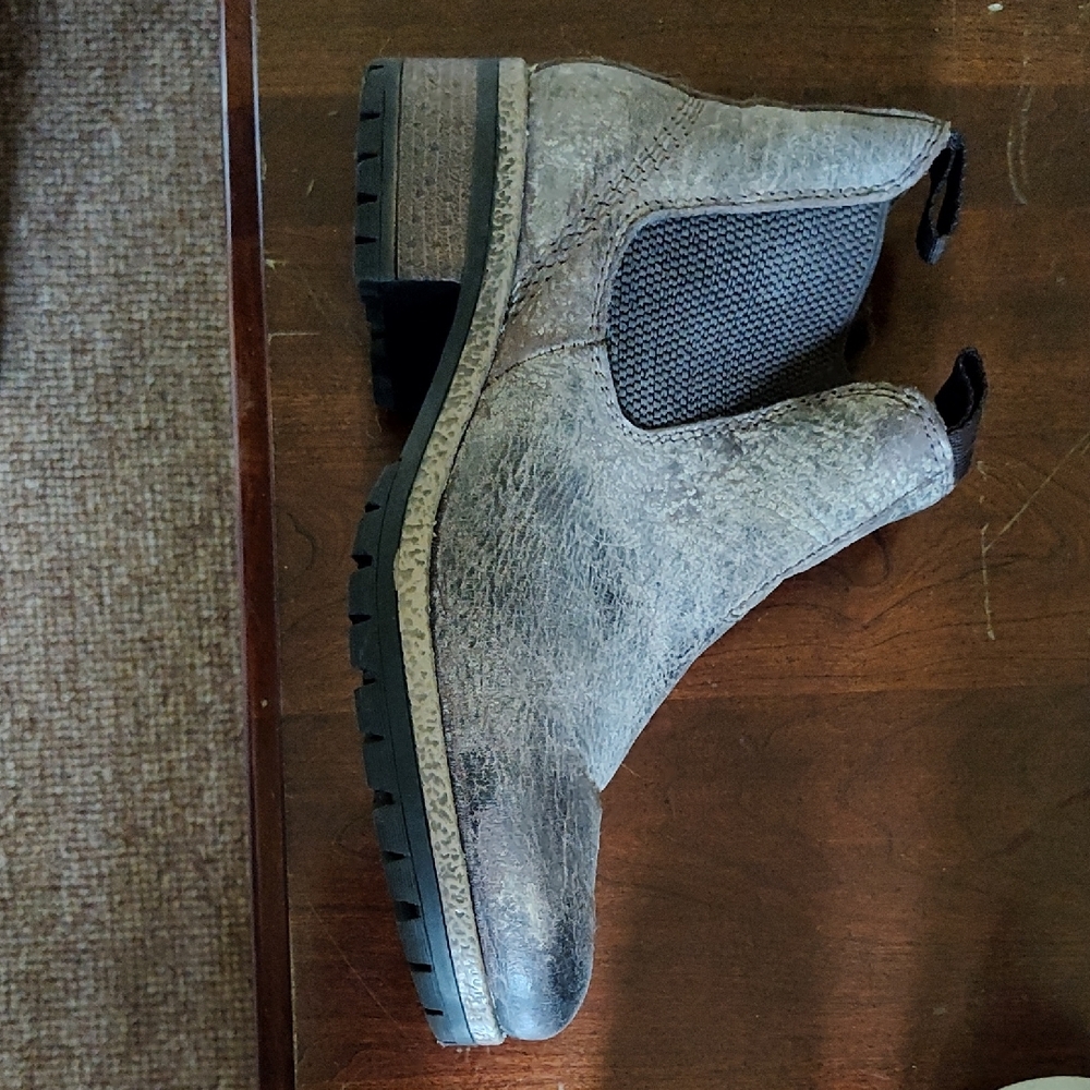 Women's Chelsea Boots in Distressed Brown - Picture 2 of 3